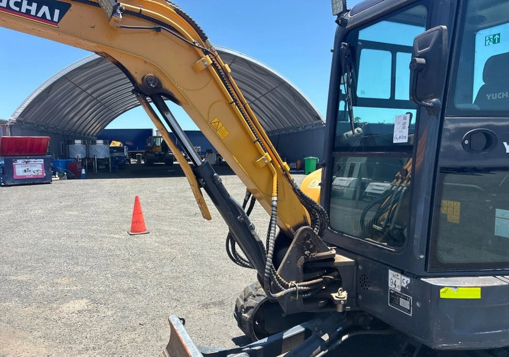 2022 YUCHAI YC35SR 3.8T EXCAVATOR WITH TILT HITCH, BUCKETS, A/C CAB, 785 HOURS