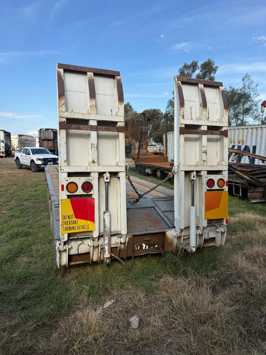 1989 LUSTY TRI-AXLE TAG TRAILER, 45,000 ATM RATED, HYDRAULIC RAMPS, RING FEDER