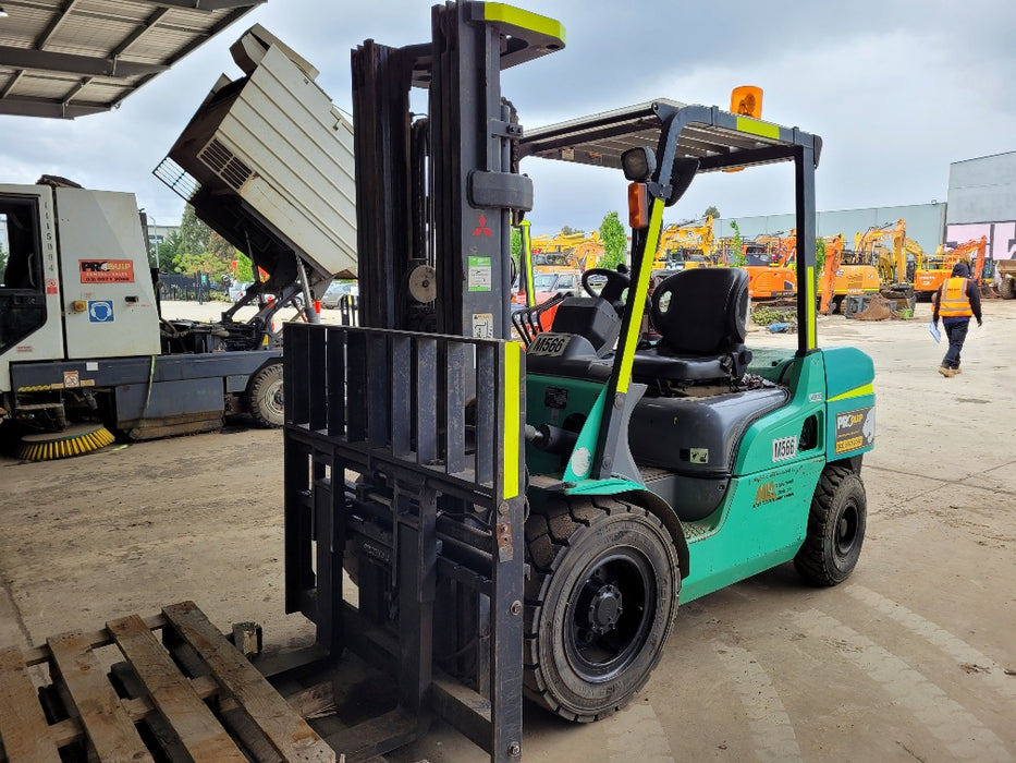 USED MITSUBISHI 3.5T PETROL FORKLIFT WITH 2700 HRS AND 4.7M LIFT