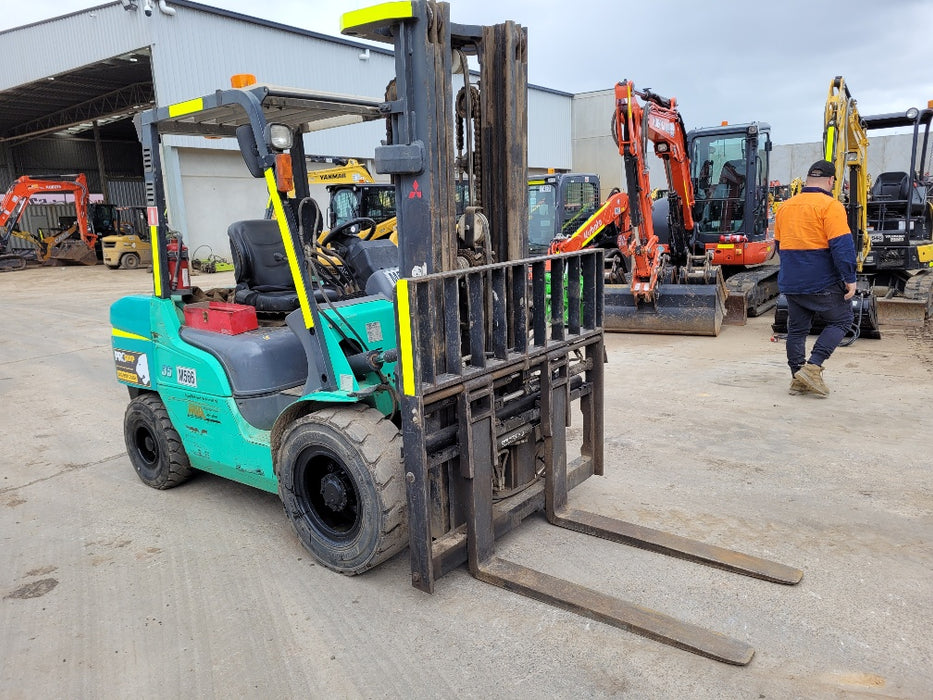 USED MITSUBISHI 3.5T PETROL FORKLIFT WITH 2700 HRS AND 4.7M LIFT