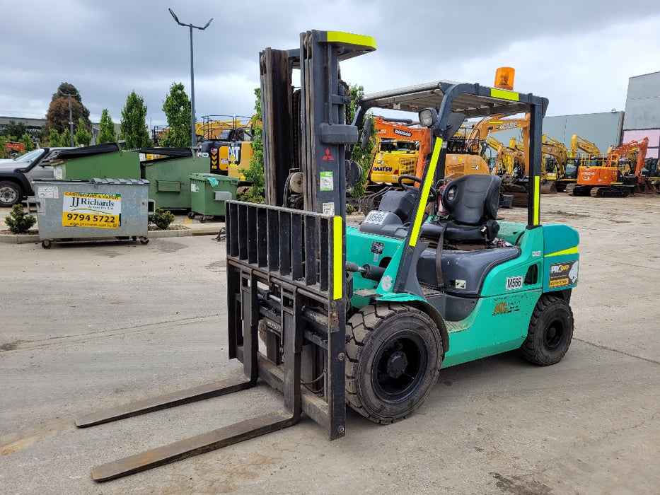 USED MITSUBISHI 3.5T PETROL FORKLIFT WITH 2700 HRS AND 4.7M LIFT