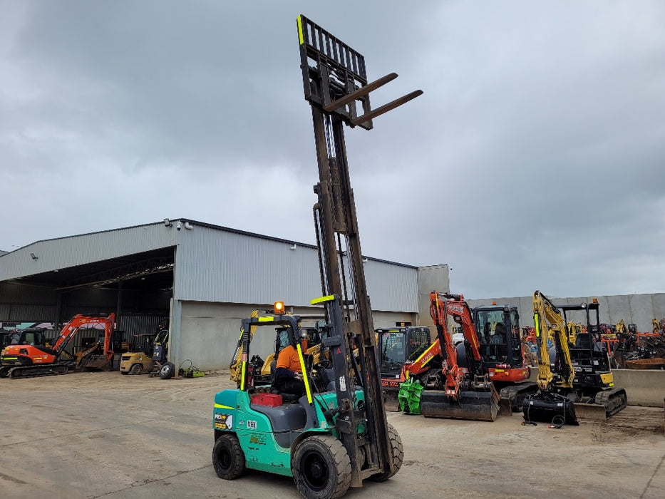 USED MITSUBISHI 3.5T PETROL FORKLIFT WITH 2700 HRS AND 4.7M LIFT