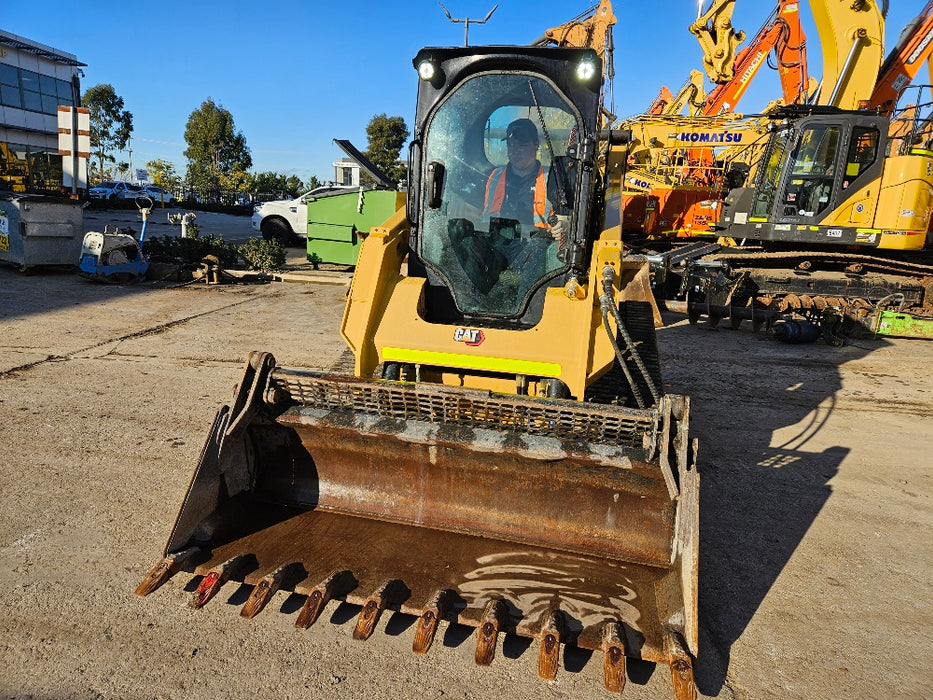 USED 2021 CAT 259D3 (T45) TRACK LOADER WITH 4 IN 1 BUCKET AND 1500 HRS