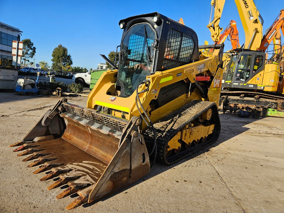 USED 2021 CAT 259D3 (T45) TRACK LOADER WITH 4 IN 1 BUCKET AND 1500 HRS