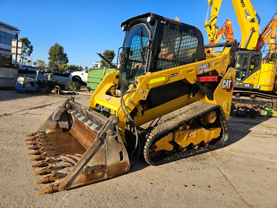 USED 2021 CAT 259D3 (T45) TRACK LOADER WITH 4 IN 1 BUCKET AND 1500 HRS