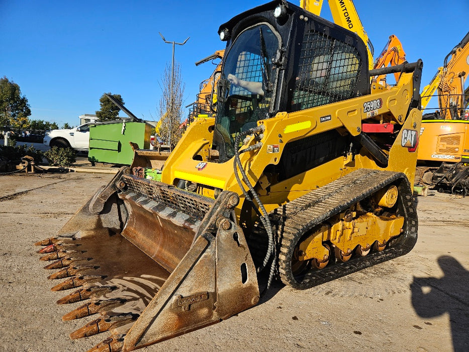 USED 2021 CAT 259D3 (T45) TRACK LOADER WITH 4 IN 1 BUCKET AND 1500 HRS