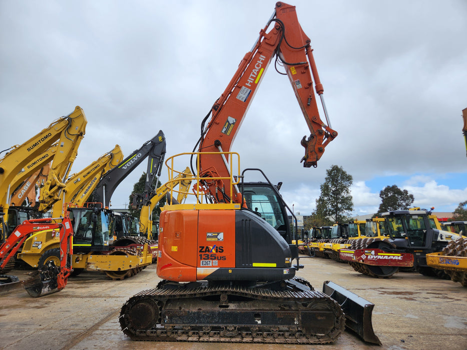 2020 HITACHI ZX135US-5 15T EXCAVATOR (E267) WITH 2865HRS, HITCH & BUCKETS