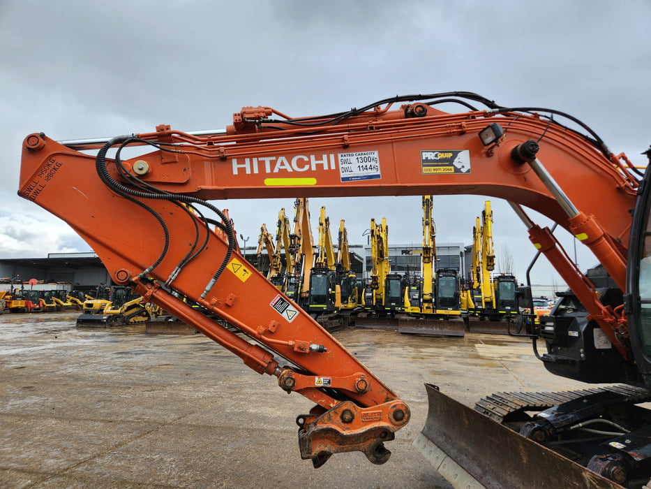 2020 HITACHI ZX135US-5 15T EXCAVATOR (E267) WITH 2865HRS, HITCH & BUCKETS