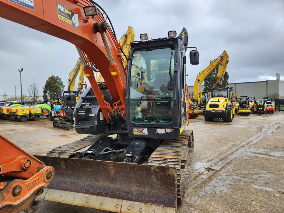 2020 HITACHI ZX135US-5 15T EXCAVATOR (E267) WITH 2865HRS, HITCH & BUCKETS