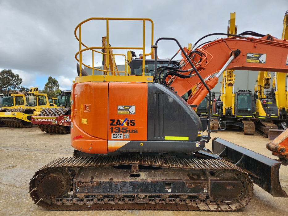 2020 HITACHI ZX135US-5 15T EXCAVATOR (E267) WITH 2865HRS, HITCH & BUCKETS