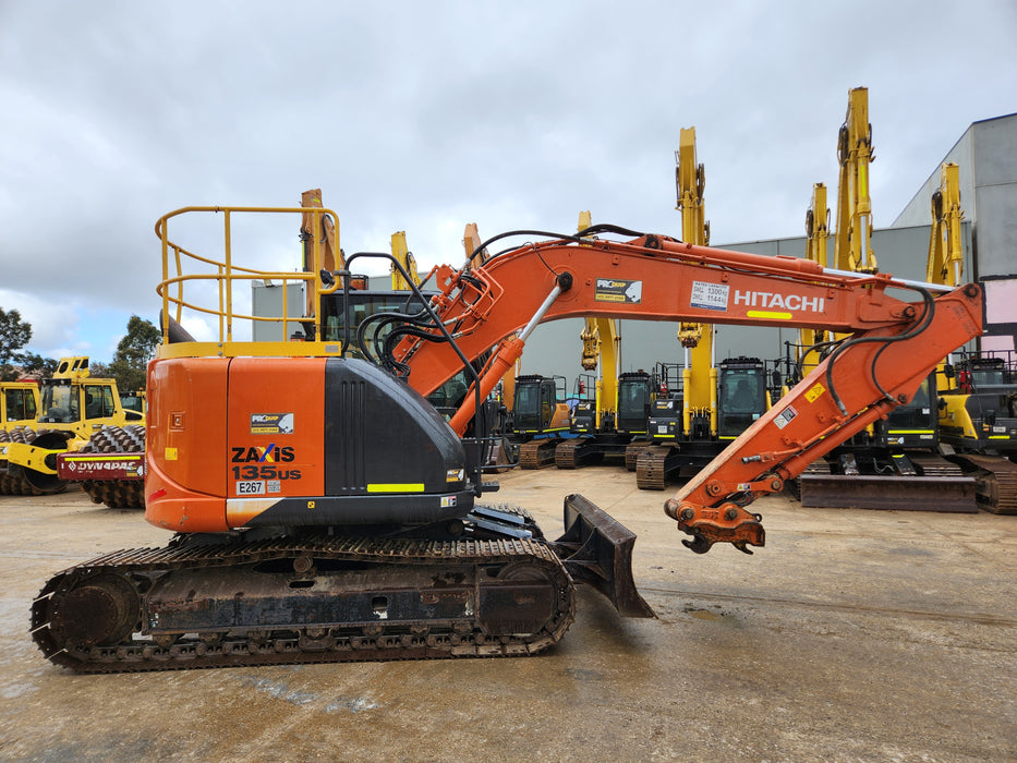 2020 HITACHI ZX135US-5 15T EXCAVATOR (E267) WITH 2865HRS, HITCH & BUCKETS