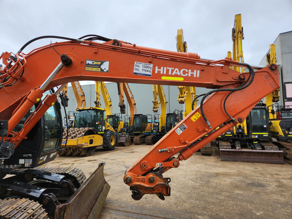 2020 HITACHI ZX135US-5 15T EXCAVATOR (E267) WITH 2865HRS, HITCH & BUCKETS