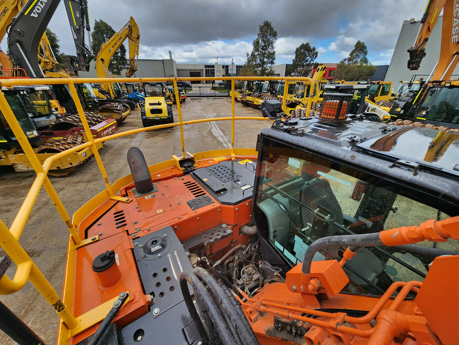 2020 HITACHI ZX135US-5 15T EXCAVATOR (E267) WITH 2865HRS, HITCH & BUCKETS