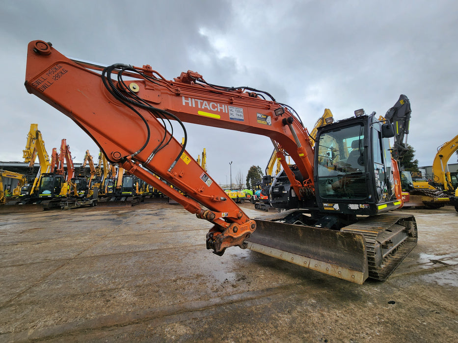 2020 HITACHI ZX135US-5 15T EXCAVATOR (E267) WITH 2865HRS, HITCH & BUCKETS