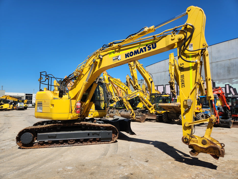 2020 KOMATSU PC228US-8 24T EXCAVATOR (EX76) WITH BLADE AND 5117 HRS