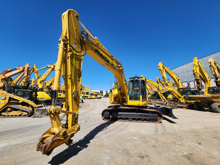 2020 KOMATSU PC228US-8 24T EXCAVATOR (EX76) WITH BLADE AND 5117 HRS