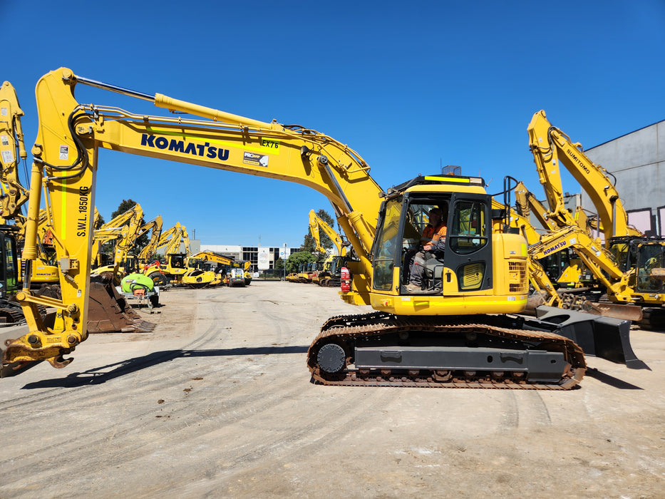 2020 KOMATSU PC228US-8 24T EXCAVATOR (EX76) WITH BLADE AND 5117 HRS