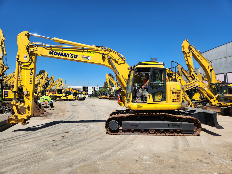 2020 KOMATSU PC228US-8 24T EXCAVATOR (EX76) WITH BLADE AND 5117 HRS