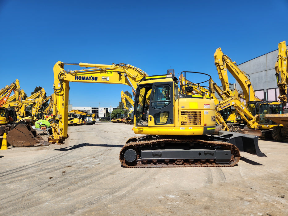 2020 KOMATSU PC228US-8 24T EXCAVATOR (EX76) WITH BLADE AND 5117 HRS