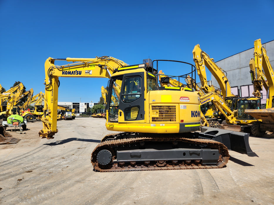 2020 KOMATSU PC228US-8 24T EXCAVATOR (EX76) WITH BLADE AND 5117 HRS