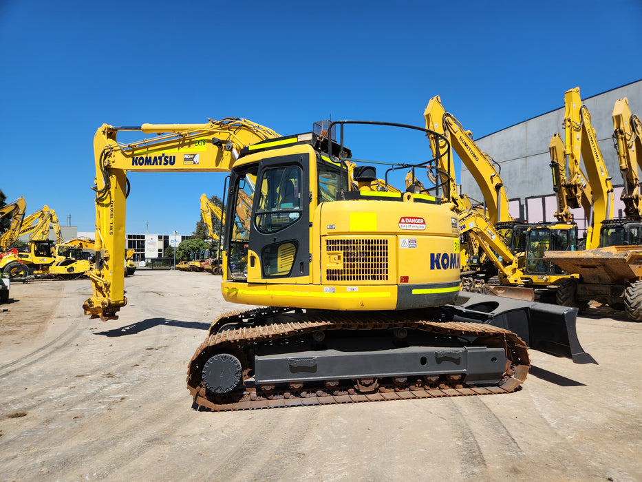 2020 KOMATSU PC228US-8 24T EXCAVATOR (EX76) WITH BLADE AND 5117 HRS