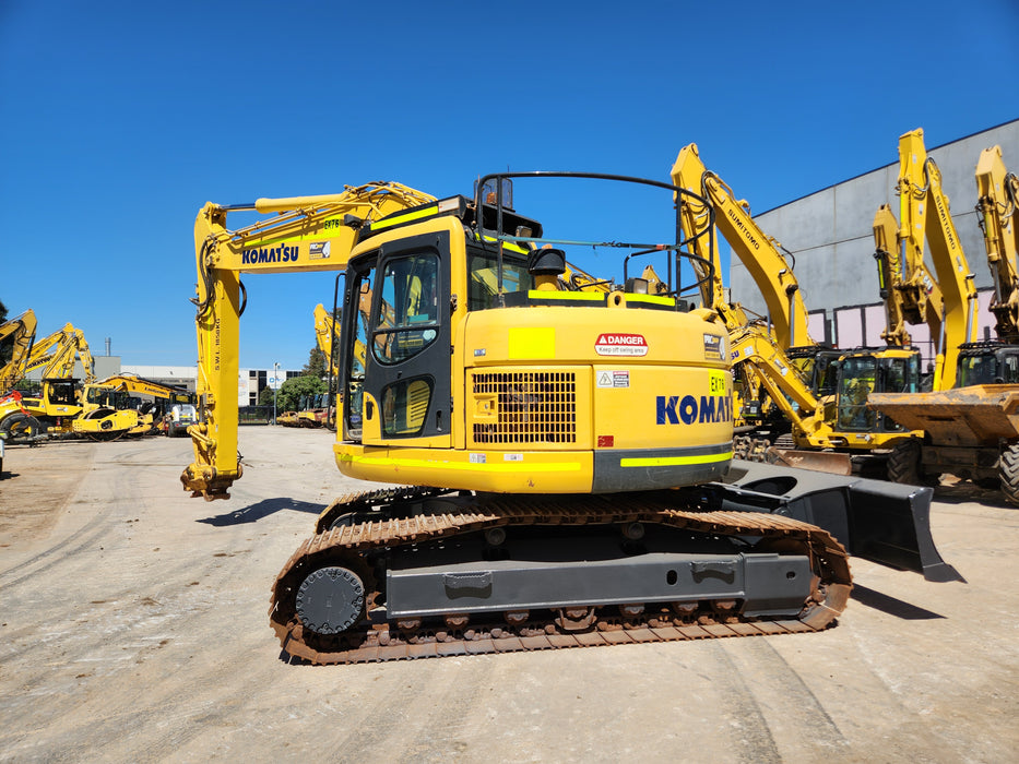 2020 KOMATSU PC228US-8 24T EXCAVATOR (EX76) WITH BLADE AND 5117 HRS