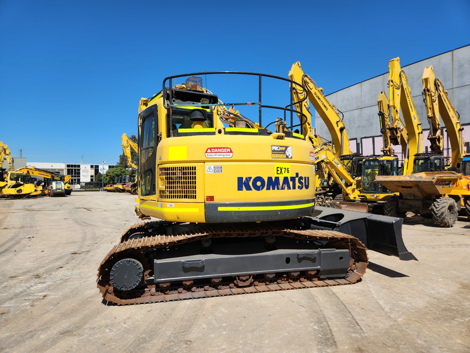 2020 KOMATSU PC228US-8 24T EXCAVATOR (EX76) WITH BLADE AND 5117 HRS