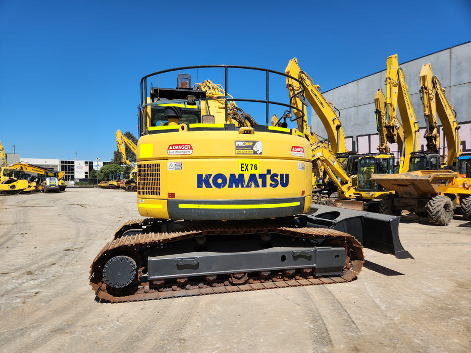 2020 KOMATSU PC228US-8 24T EXCAVATOR (EX76) WITH BLADE AND 5117 HRS