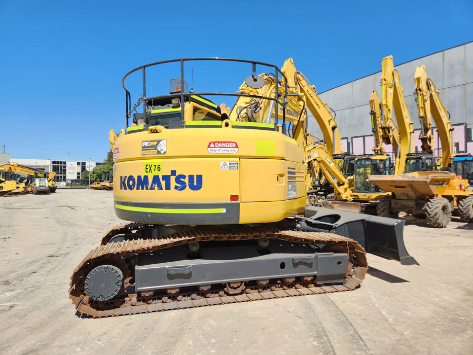 2020 KOMATSU PC228US-8 24T EXCAVATOR (EX76) WITH BLADE AND 5117 HRS