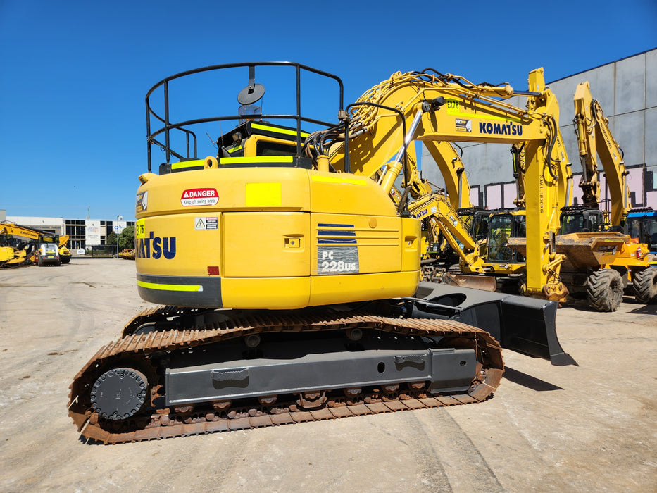 2020 KOMATSU PC228US-8 24T EXCAVATOR (EX76) WITH BLADE AND 5117 HRS