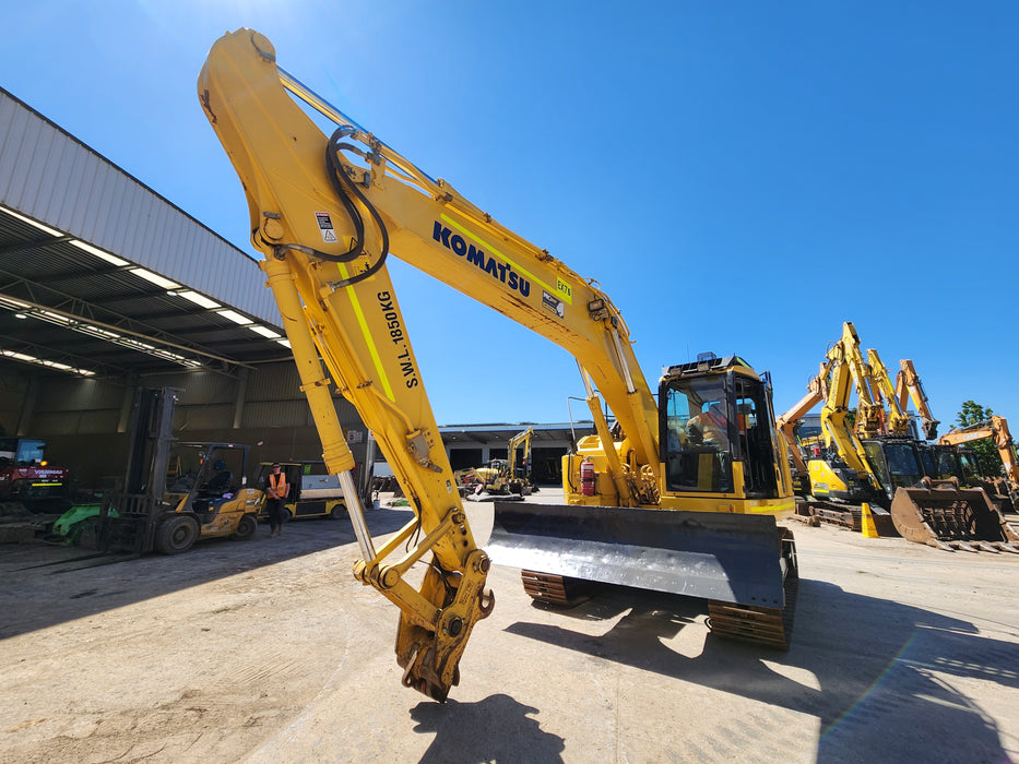 2020 KOMATSU PC228US-8 24T EXCAVATOR (EX76) WITH BLADE AND 5117 HRS