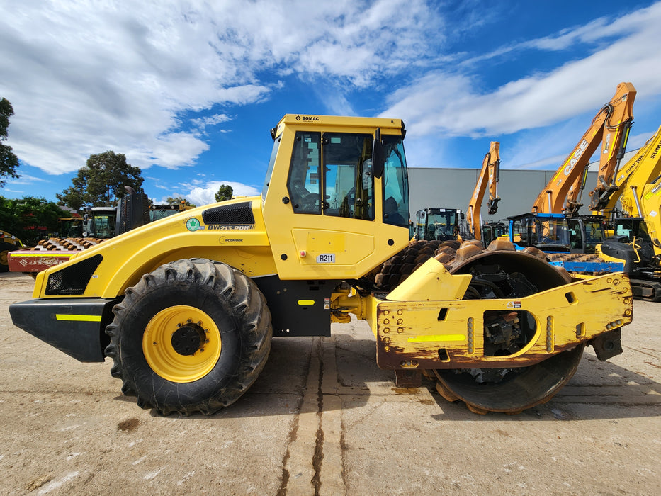 2012 BOMAG BW211PD-4 12T PADFOOT ROLLER WITH 3280 HOURS (R201)