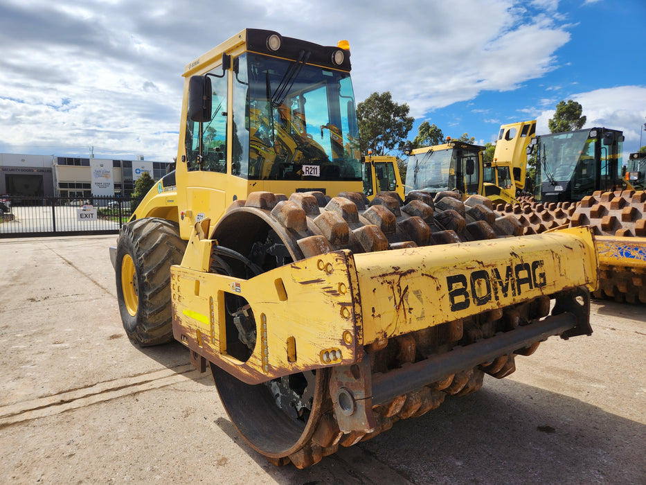 2012 BOMAG BW211PD-4 12T PADFOOT ROLLER WITH 3280 HOURS (R201)