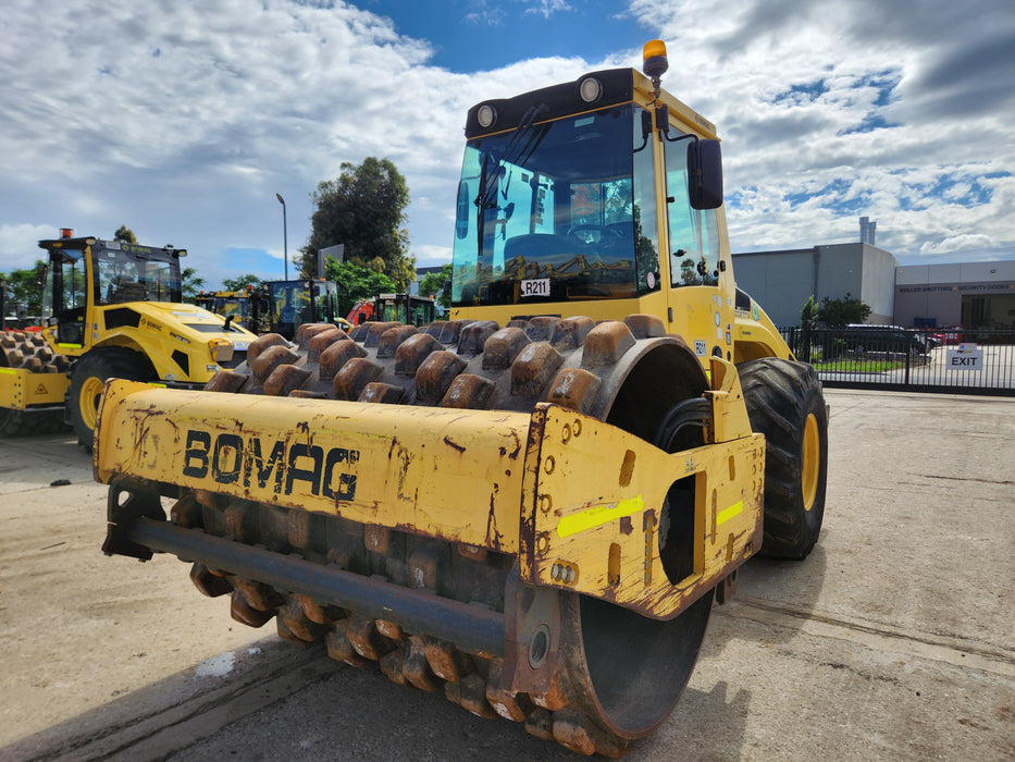 2012 BOMAG BW211PD-4 12T PADFOOT ROLLER WITH 3280 HOURS (R201)