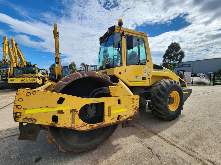 2012 BOMAG BW211PD-4 12T PADFOOT ROLLER WITH 3280 HOURS (R201)