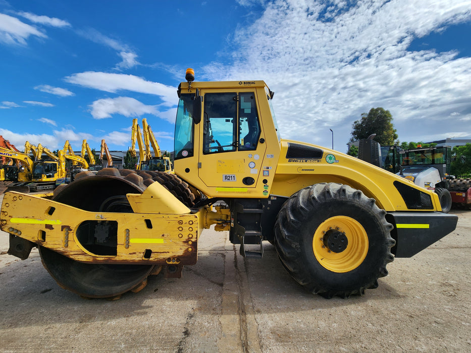 2012 BOMAG BW211PD-4 12T PADFOOT ROLLER WITH 3280 HOURS (R201)