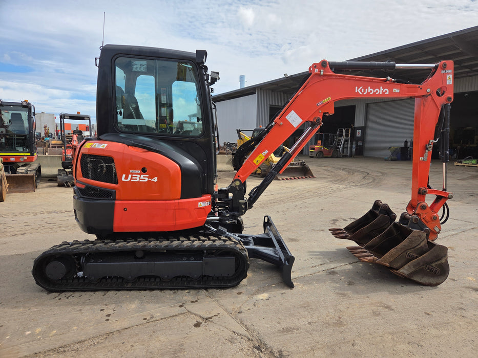 USED 2022 KUBOTA U35-4 3.6T EXCAVATOR WITH A/C CAB, BUCKETS AND 1560HRS