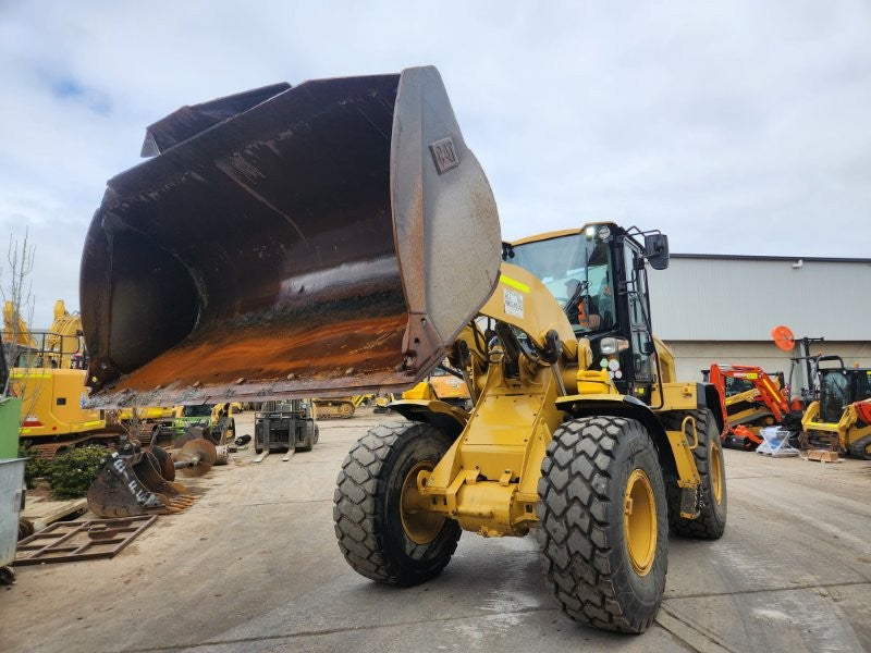 2018 CAT 924K 12T WHEEL LOADER (L125) WITH HITCH, BUCKET, FORKS AND 5500 HRS