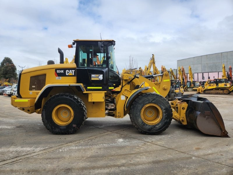 2018 CAT 924K 12T WHEEL LOADER (L125) WITH HITCH, BUCKET, FORKS AND 5500 HRS