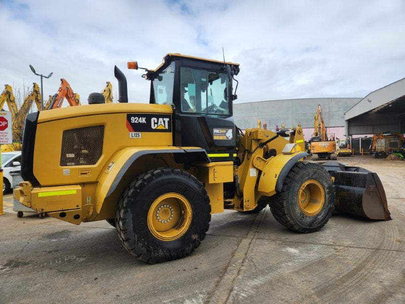 2018 CAT 924K 12T WHEEL LOADER (L125) WITH HITCH, BUCKET, FORKS AND 5500 HRS