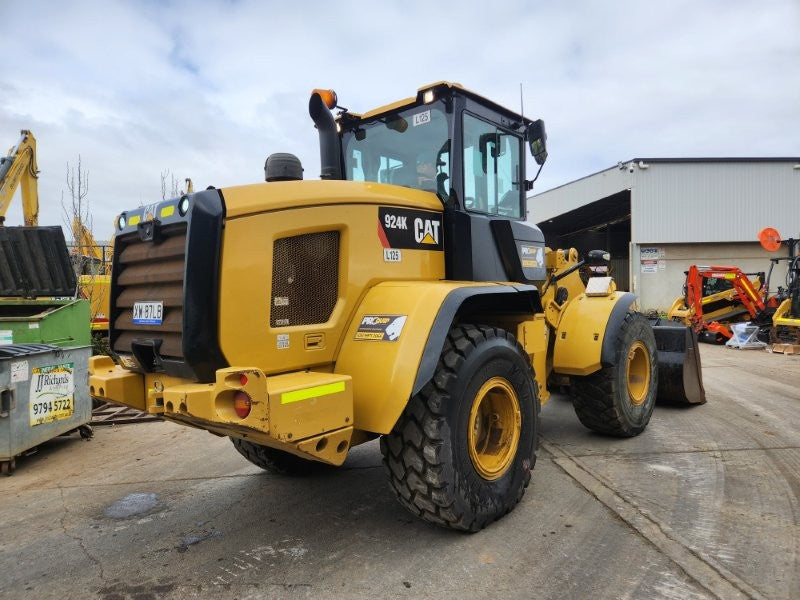 2018 CAT 924K 12T WHEEL LOADER (L125) WITH HITCH, BUCKET, FORKS AND 5500 HRS