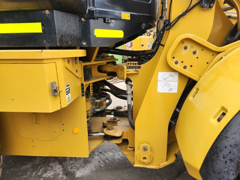 2018 CAT 924K 12T WHEEL LOADER (L125) WITH HITCH, BUCKET, FORKS AND 5500 HRS