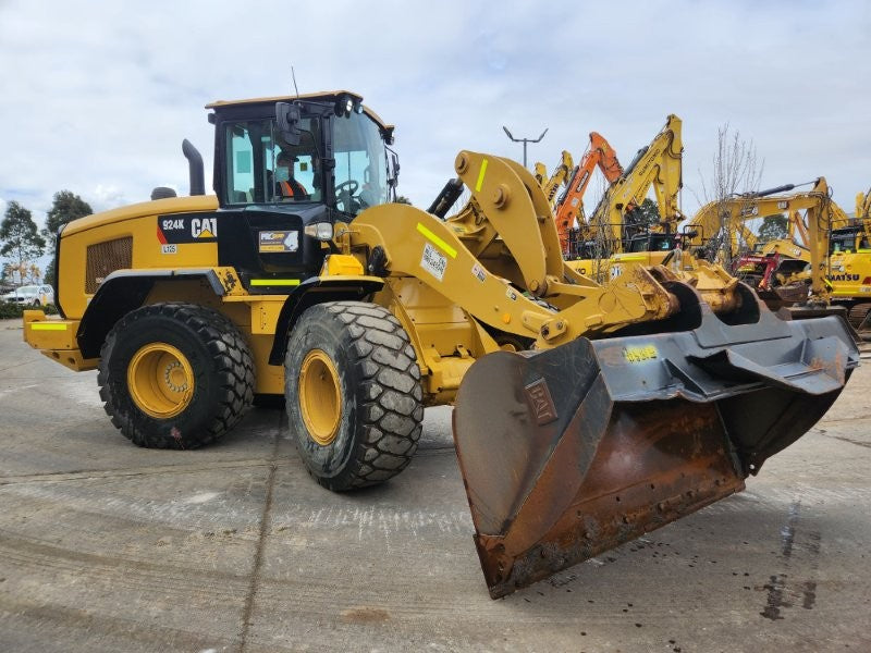 2018 CAT 924K 12T WHEEL LOADER (L125) WITH HITCH, BUCKET, FORKS AND 5500 HRS