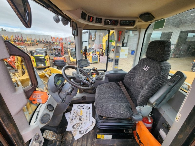 2018 CAT 924K 12T WHEEL LOADER (L125) WITH HITCH, BUCKET, FORKS AND 5500 HRS