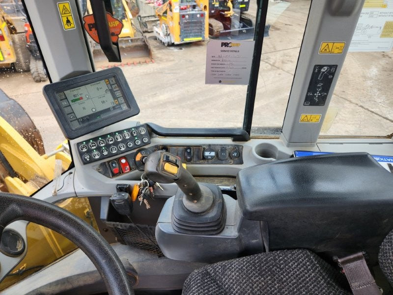 2018 CAT 924K 12T WHEEL LOADER (L125) WITH HITCH, BUCKET, FORKS AND 5500 HRS
