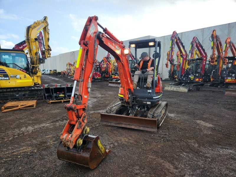 2022 KUBOTA U25 2.6T EXCAVATOR (M878) WITH HYD HITCH, BUCKETS AND 1021 HOURS