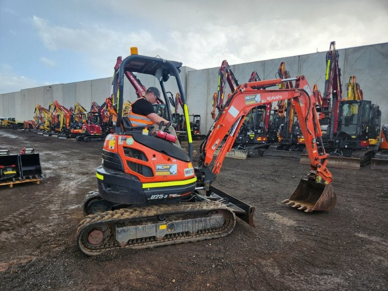 2022 KUBOTA U25 2.6T EXCAVATOR (M878) WITH HYD HITCH, BUCKETS AND 1021 HOURS