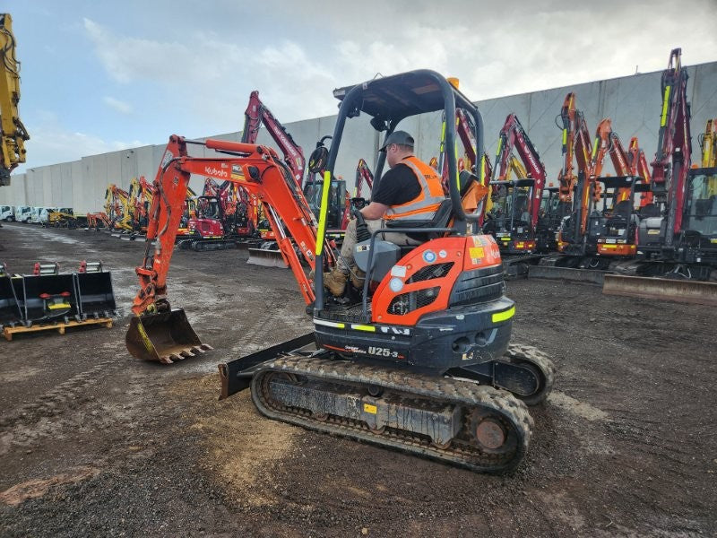 2022 KUBOTA U25 2.6T EXCAVATOR (M878) WITH HYD HITCH, BUCKETS AND 1021 HOURS