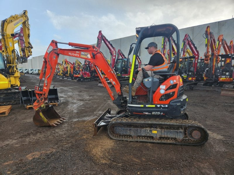 2022 KUBOTA U25 2.6T EXCAVATOR (M878) WITH HYD HITCH, BUCKETS AND 1021 HOURS