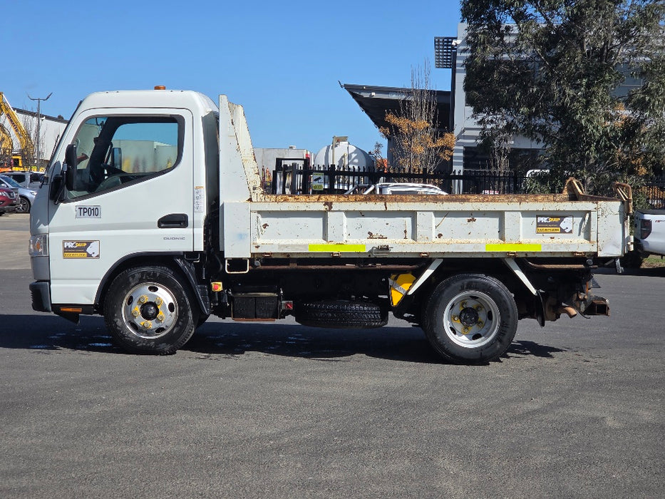2019 FUSO CANTER 515 SWB TIPPER TRUCK (TP010) WITH 35,000 KLMS, AUTO AND CIVIL SPEC